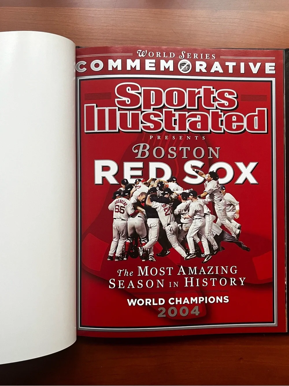 SPORTS ILLUSTRATED COLLECTOR’S EDITION BOSTON RED SOX 2004 WORLD SERIES CHAMPION